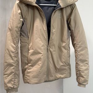 Arc'teryx women’s xs Tan Atom Jacket